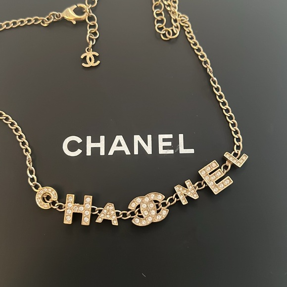 CHANEL Gold Necklace Spelled out Chanel with CC logo in Crystal - Picture 3 of 7